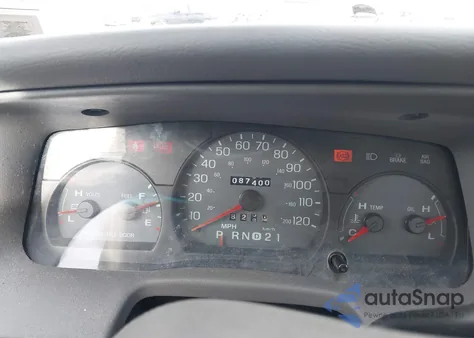 2002 Mercury Grand Marquis Gs z USA, uszkodzony, nr VIN 2MEFM74W92X653712